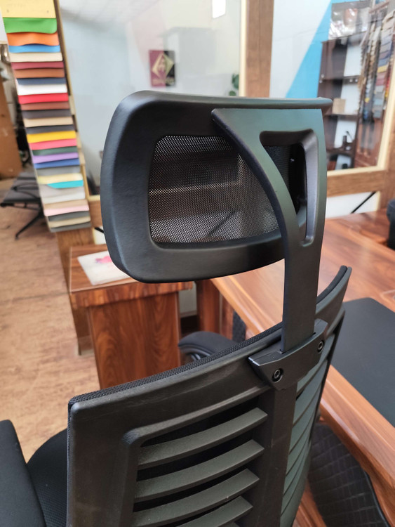 صندلی گردان با قابلیت تنظیم سر